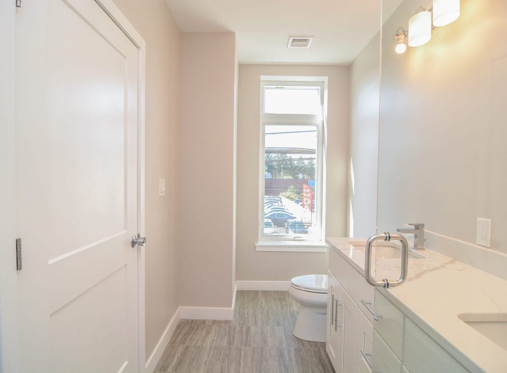 640-648 Main Street bathroom