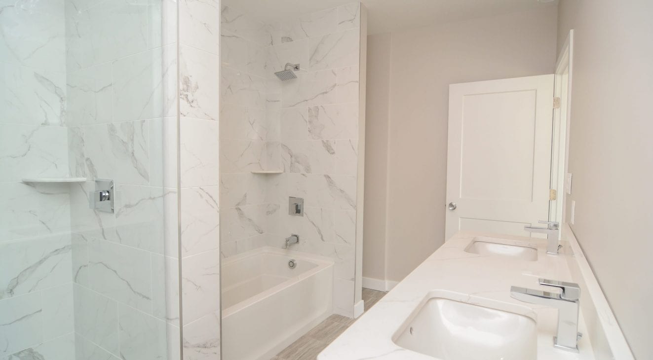 640-648 Main Street bathroom